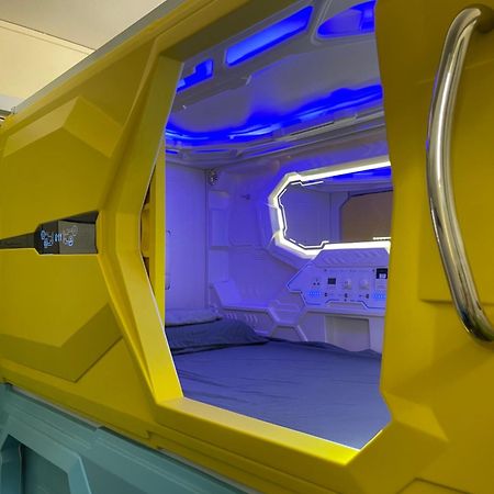 Pelangi Capsule Hostel Τζόχορ Μπάχρου Εξωτερικό φωτογραφία
