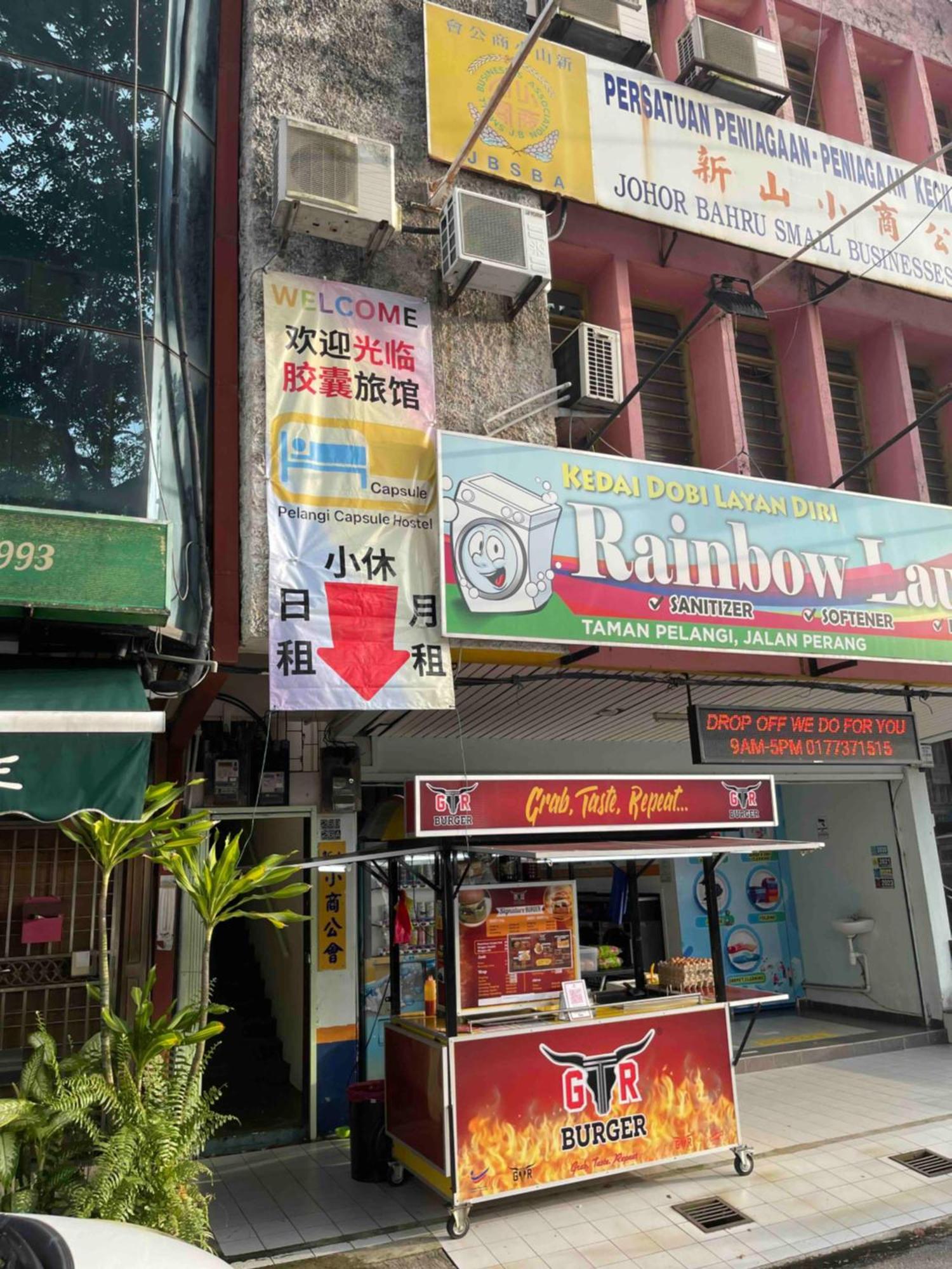 Pelangi Capsule Hostel Τζόχορ Μπάχρου Εξωτερικό φωτογραφία