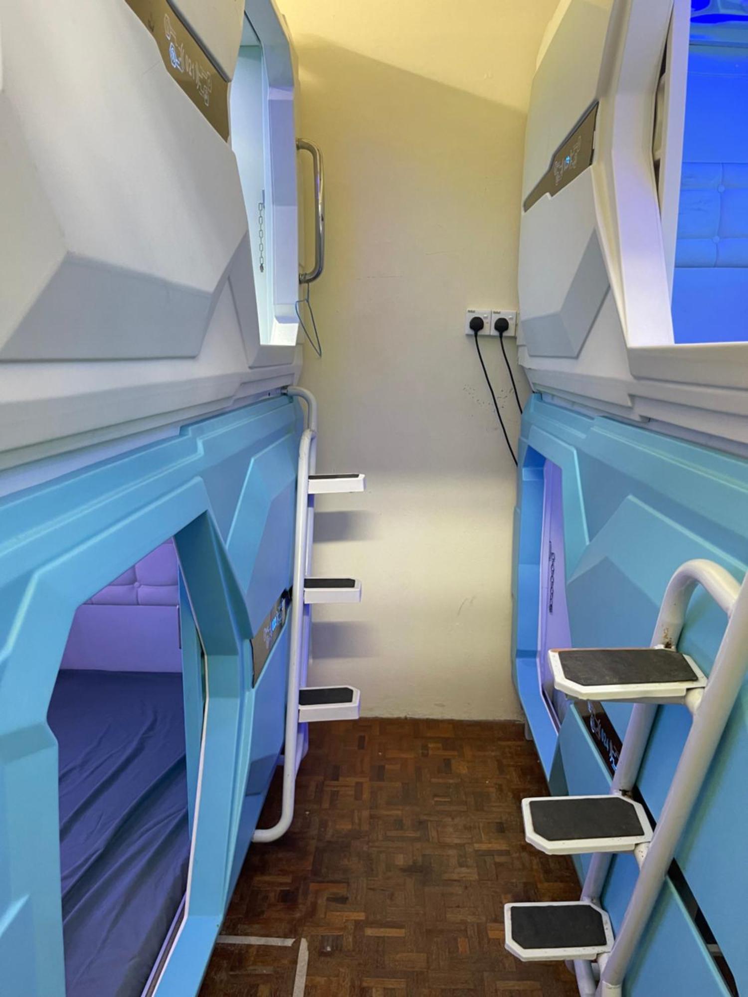 Pelangi Capsule Hostel Τζόχορ Μπάχρου Εξωτερικό φωτογραφία