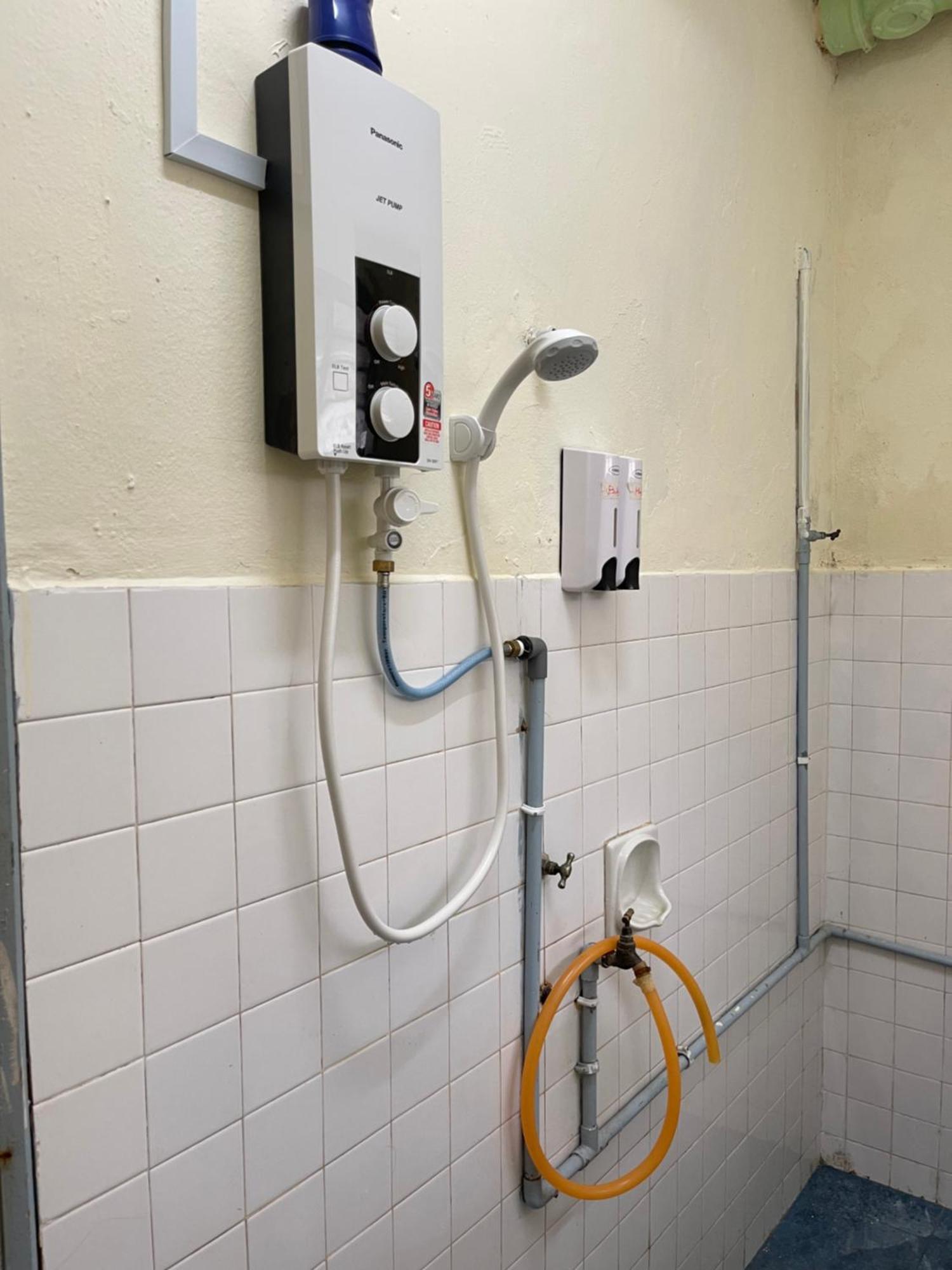 Pelangi Capsule Hostel Τζόχορ Μπάχρου Εξωτερικό φωτογραφία